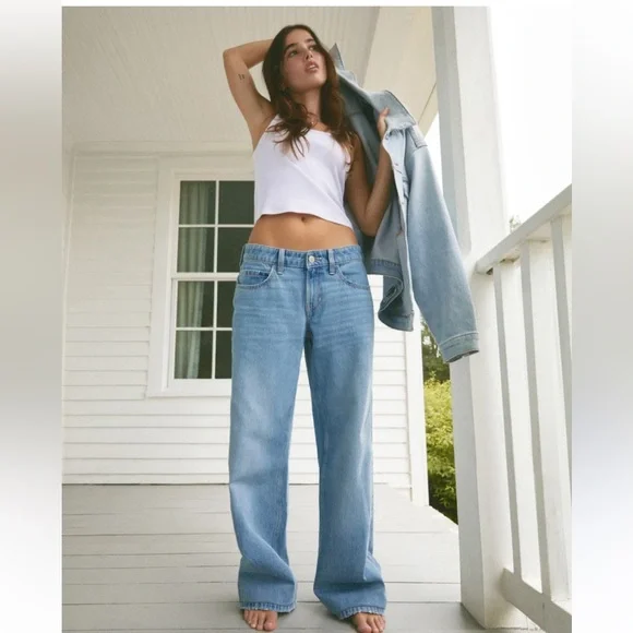 Hollister Low-Rise Medium Wash Baggy Jeans SZ 27 - Picture 4 of 14